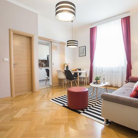 Апартаменти Angela Main Street Luxury Oasis & Free Parking Загреб Екстер'єр фото
